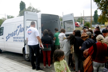 Доброволци от „Белла България” в помощ на нуждаещите се